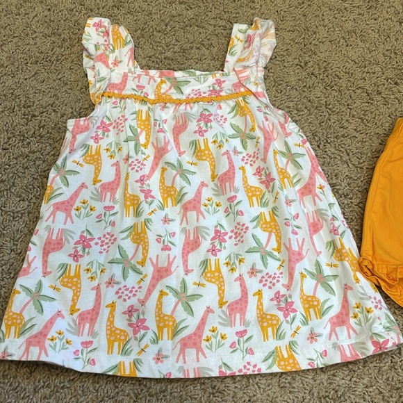 Carter’s 2pc set tank & shorts - Picture 3 of 8